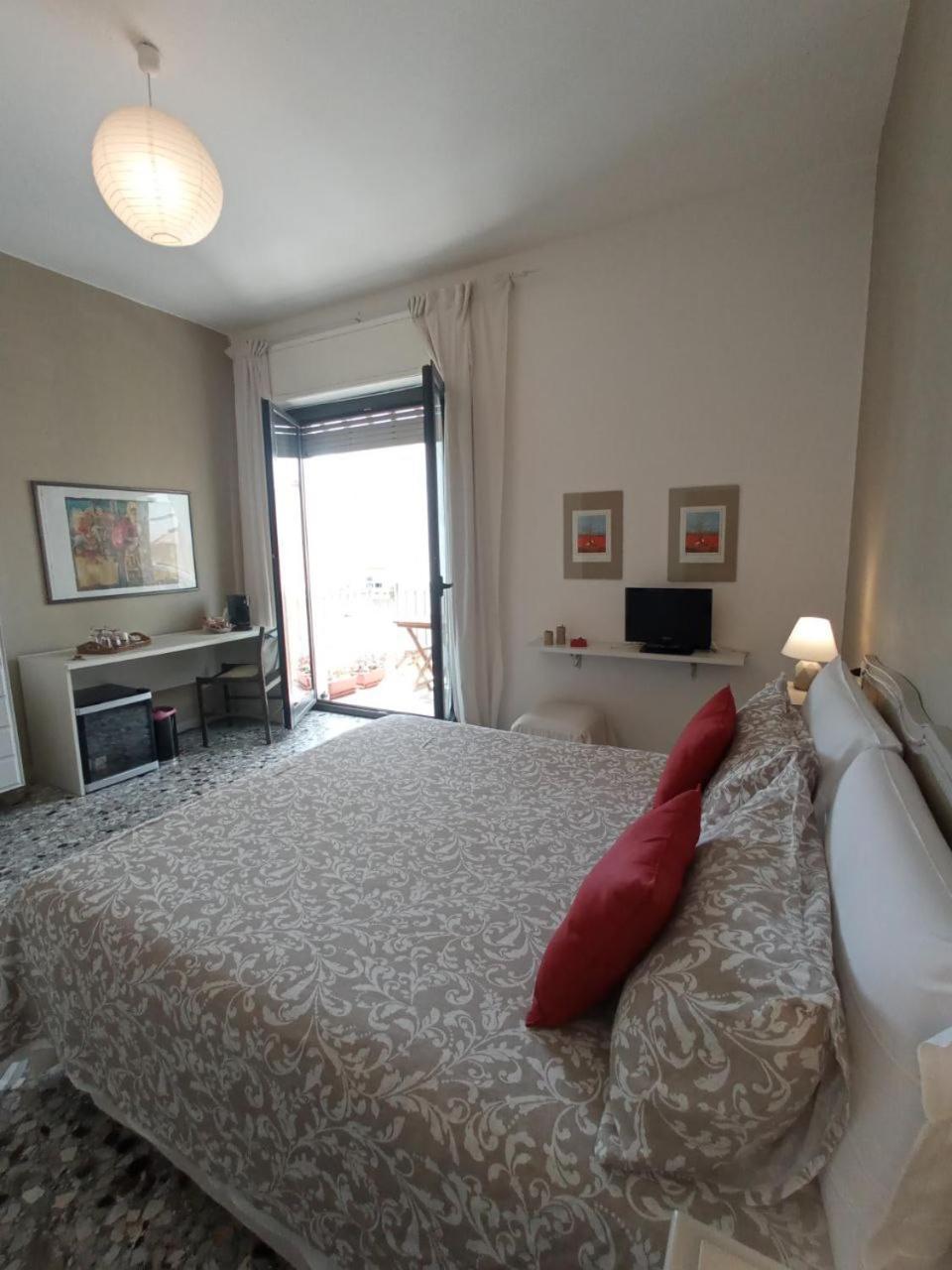 Hotel Myhouse Olbia Esterno foto