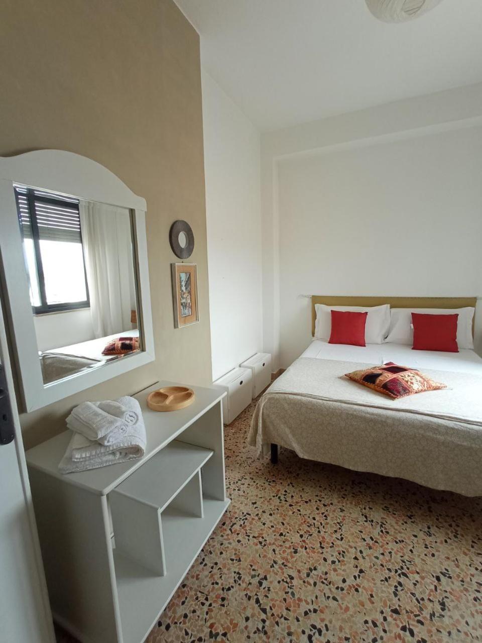 Hotel Myhouse Olbia Esterno foto